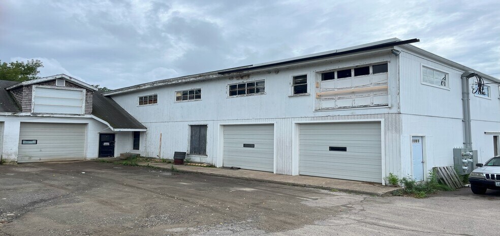 More Photos Of 9 Lambert Ave, Cumberland Industrial For Sale