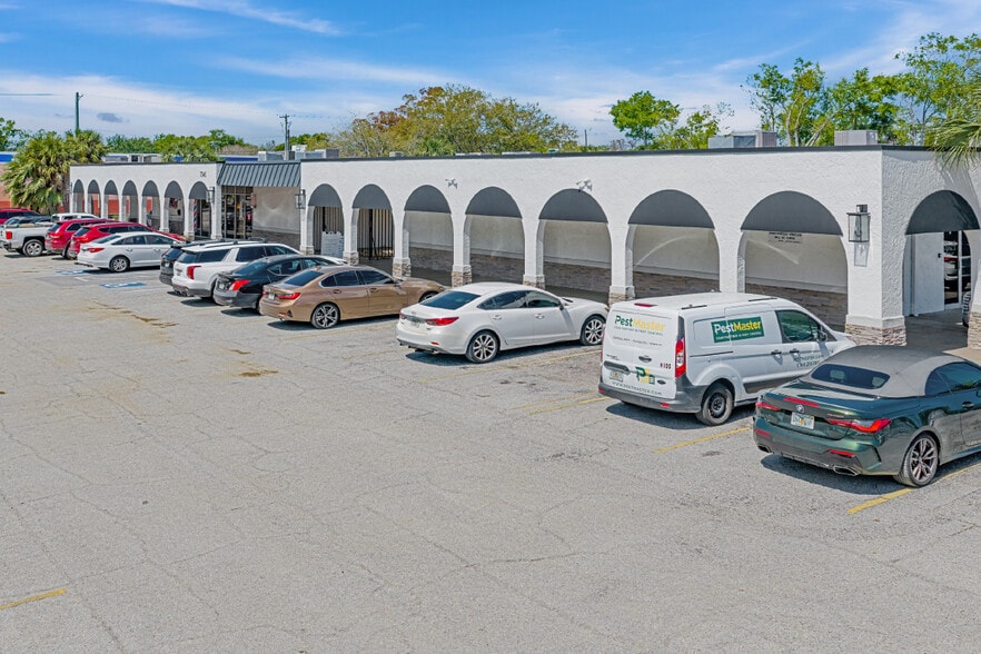 More Photos Of 7345 Jackson Springs Dr, Tampa Office For Sale