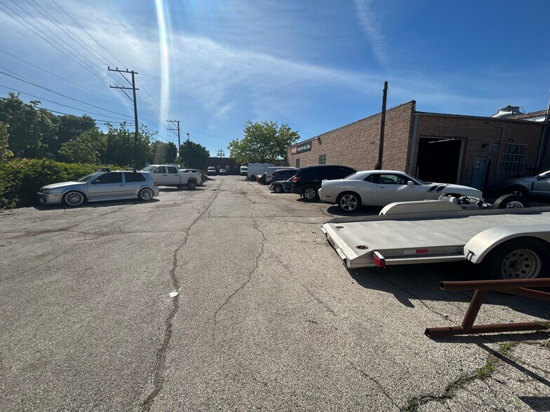 More Photos Of 8228 McCormick Blvd, Skokie Manufacturing For Lease