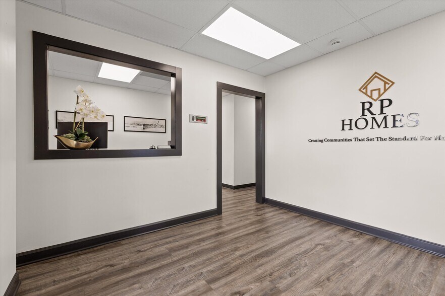 More Photos Of 3200 N Hawthorne St, Chattanooga Flex For Sale