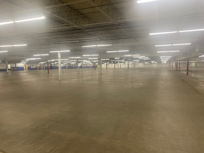 More Photos Of 302 Klaby Meaux Rd, Kaplan Distribution For Lease