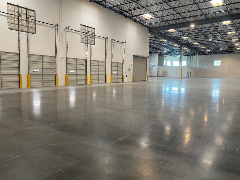 More Photos Of 900 Marlborough ave, Riverside Manufacturing For Lease