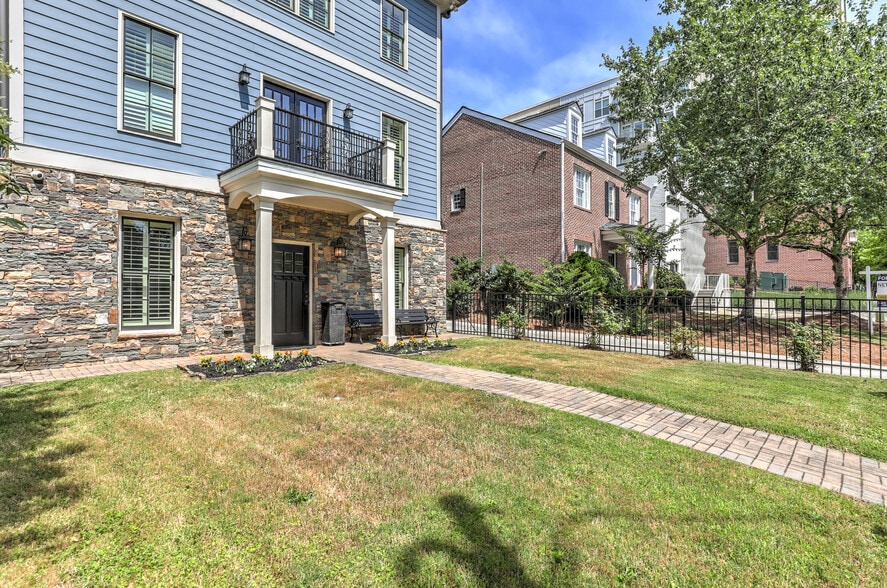 More Photos Of 2972 Lookout Pl NE, Atlanta Office Residential For Sale