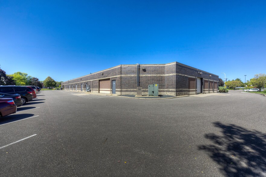 More Photos Of 1380 Duckwood Dr, Eagan Unknown For Lease