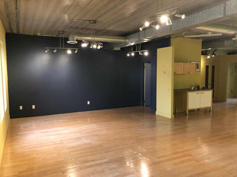 More Photos Of 866 The Queensway, Toronto Office For Lease