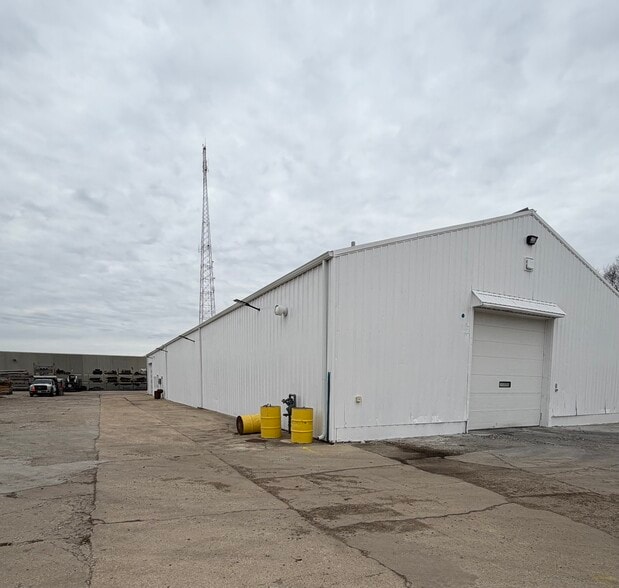 More Photos Of 845 E Jackson St, Belvidere Warehouse For Lease