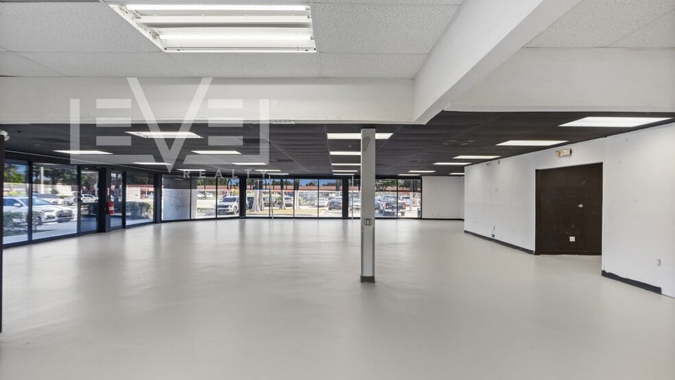 More Photos Of 5101-5131 N University Dr, Lauderhill Unknown For Lease