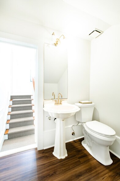 More Photos Of 125 S Milledge Ave, Athens Office Residential For Lease