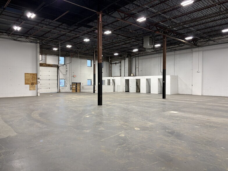 More Photos Of 9570 Berger Rd, Columbia Flex For Lease