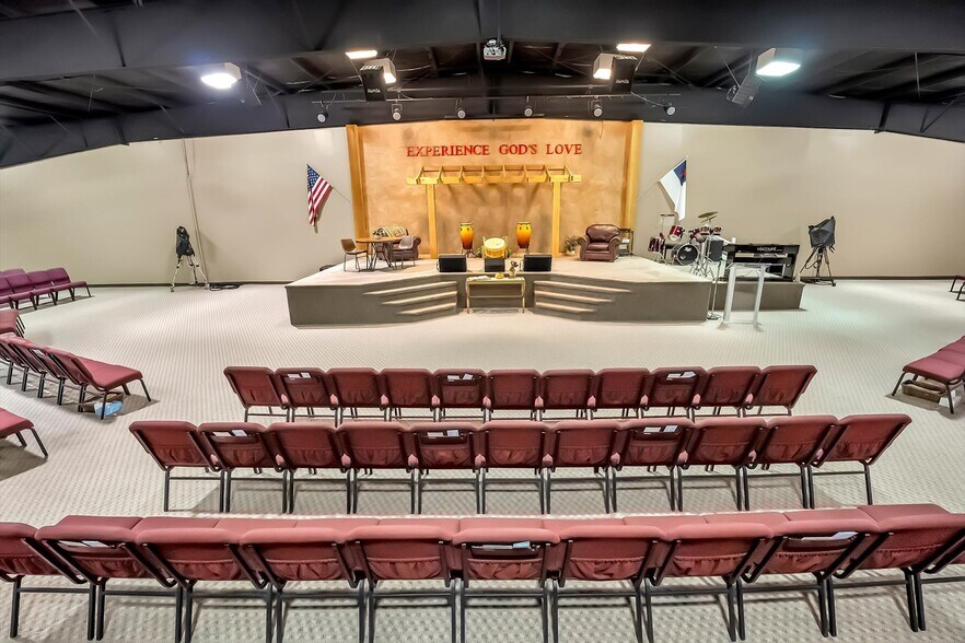 More Photos Of 140 North Point Prairie Rd, Wentzville Religious Facility For Sale