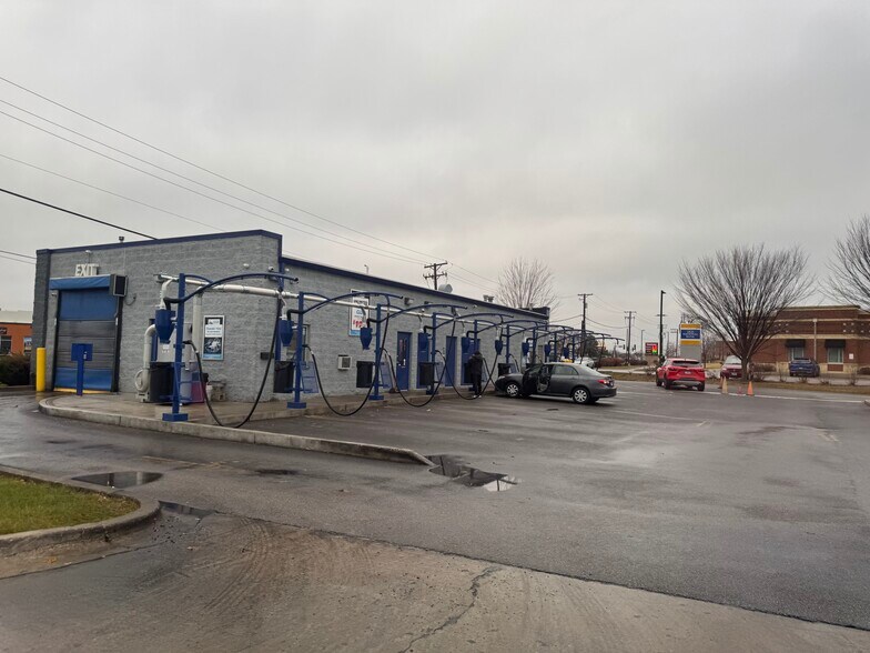 More Photos Of 527 N Green Bay Rd, Waukegan Carwash For Sale