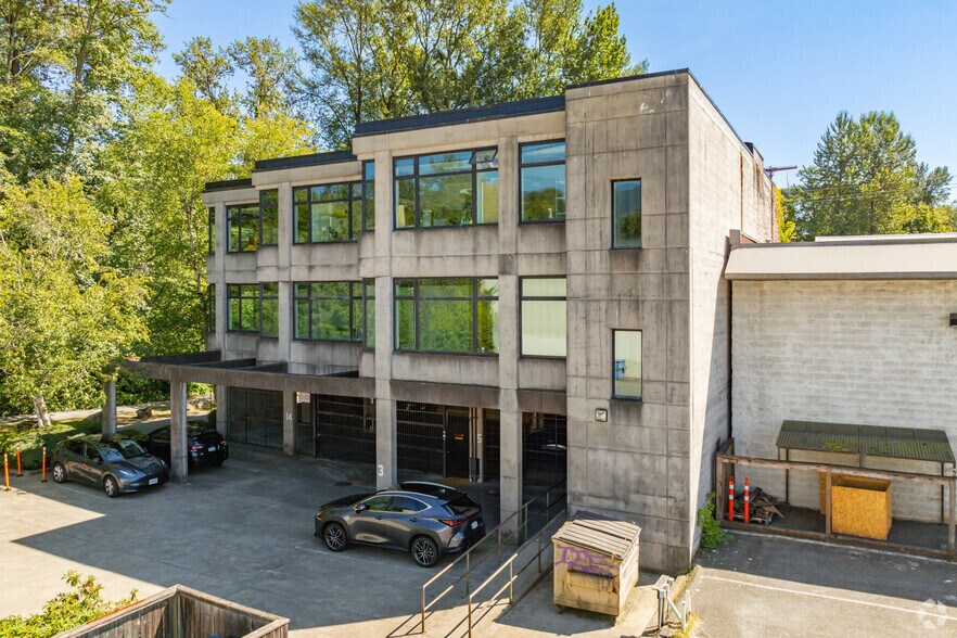 More Photos Of 1000 3rd St, North Vancouver District Research And Development For Lease