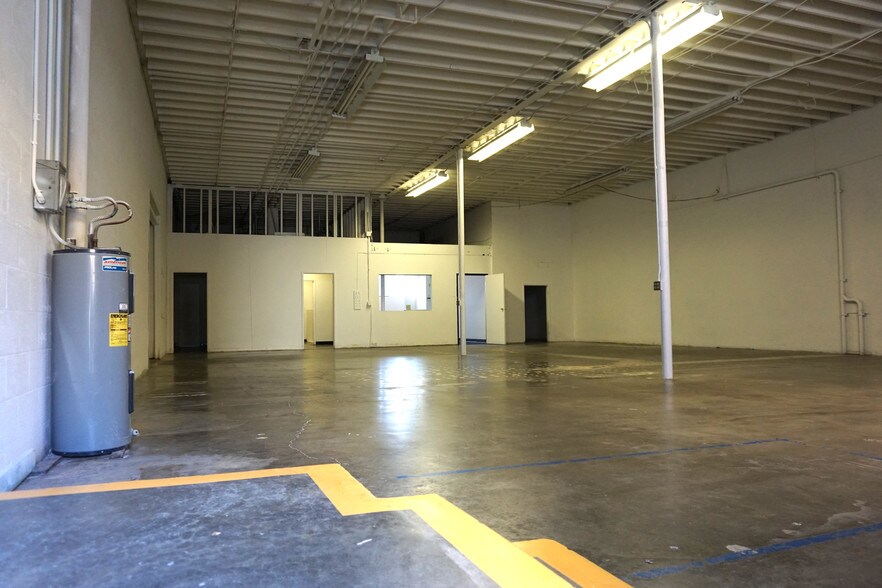 More Photos Of 931 E 14th St, Los Angeles Light Distribution For Lease