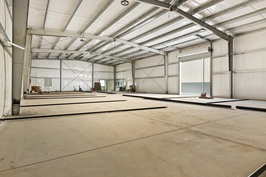 More Photos Of 136,146,156 S Blair Rd, Woodlake Industrial For Lease