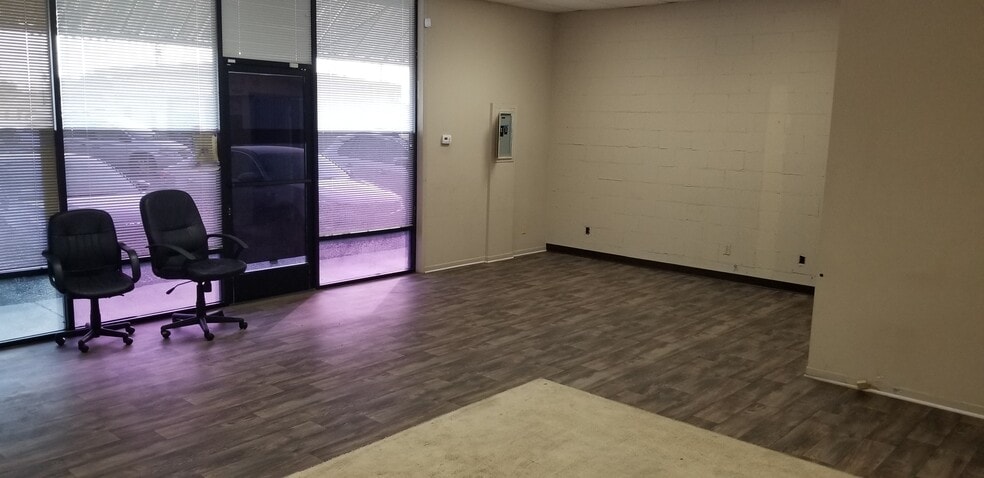 More Photos Of 1361-1367 Saviers Rd, Oxnard Storefront Retail Office For Lease