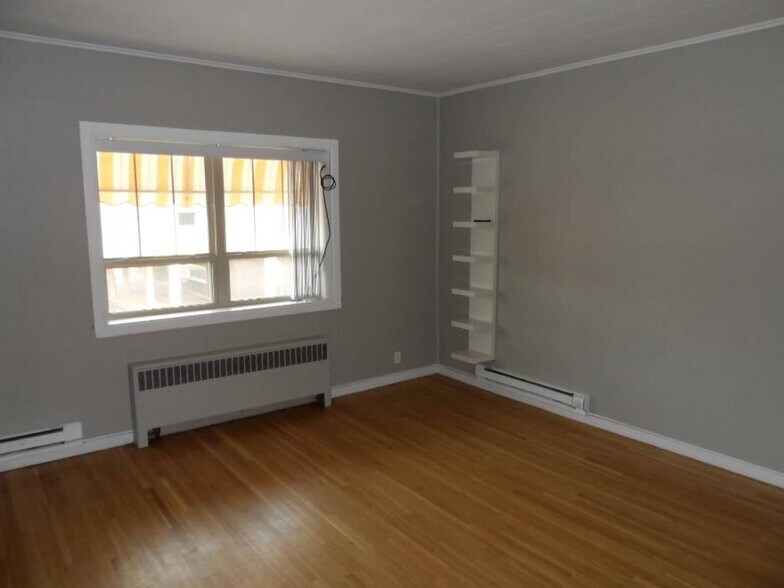 More Photos Of 112 NW 2nd Ave, Mandan Storefront Retail Residential For Lease