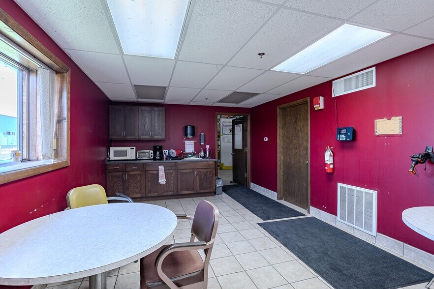 More Photos Of 444 Birch St, Prentice Warehouse For Sale