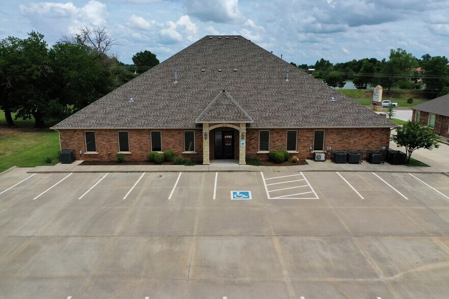 More Photos Of 10921 S Western Ave, Oklahoma City Office For Lease