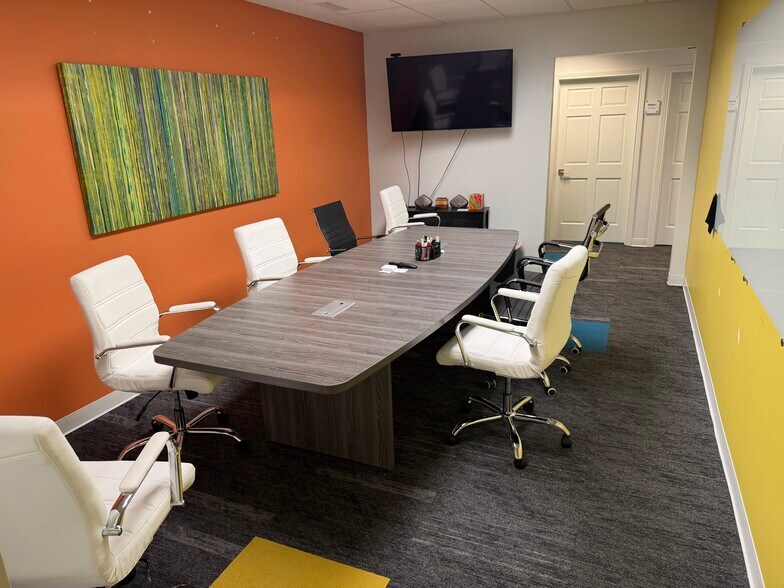 More Photos Of 9955 Crosspoint Blvd, Fishers Office For Sale