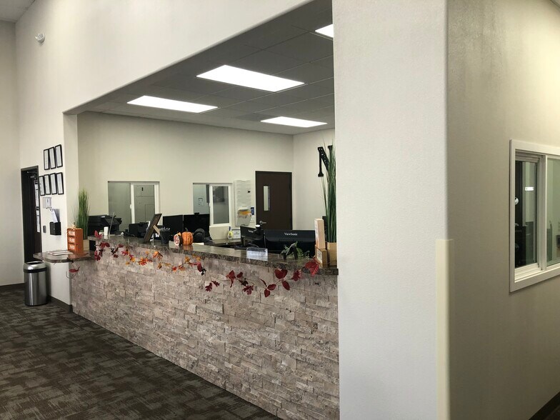 More Photos Of 414 4th St, Woodland Showroom For Lease