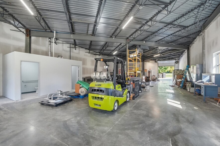 More Photos Of 1740 Thomas Paine Pky, Dayton Warehouse For Lease