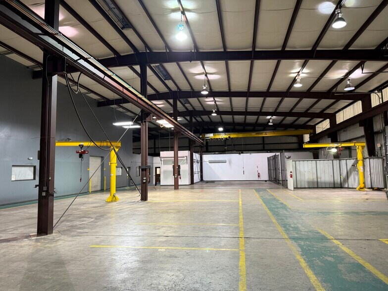 More Photos Of 10815 Huffmeister Rd, Houston Manufacturing For Lease