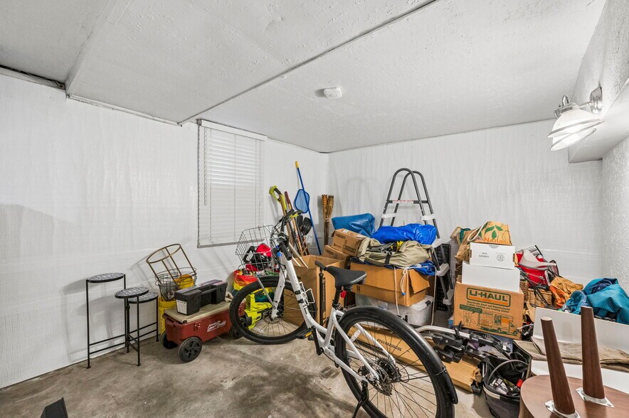 More Photos Of 11020 N Moore Ave, Portland Flex For Sale