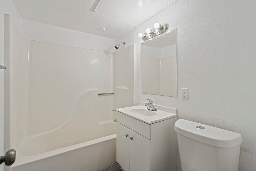 More Photos Of 610 Ferry Rd, Galveston Apartments For Sale