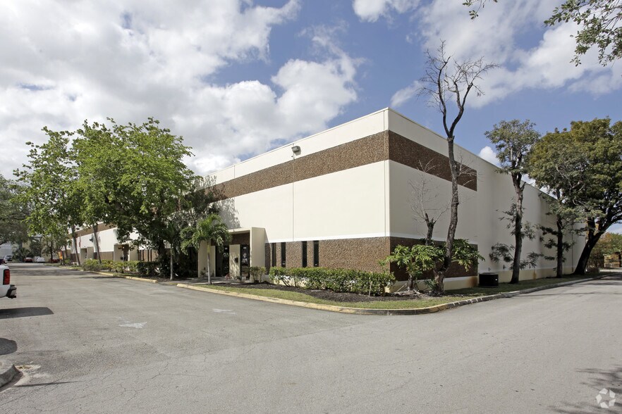 More Photos Of 3280-3292 N 29th Ct, Hollywood Warehouse For Lease