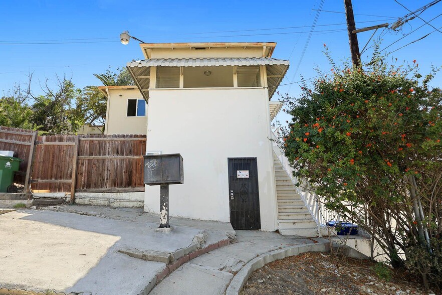 More Photos Of 1303 Lilac Terrace, Los Angeles Apartments For Sale