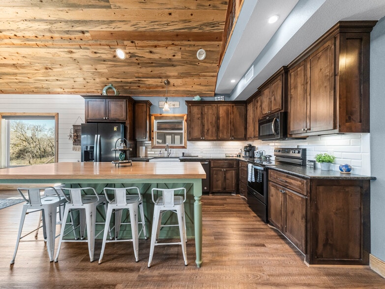 More Photos Of 156 Serenity Loop loop, Glenwood Hospitality For Sale