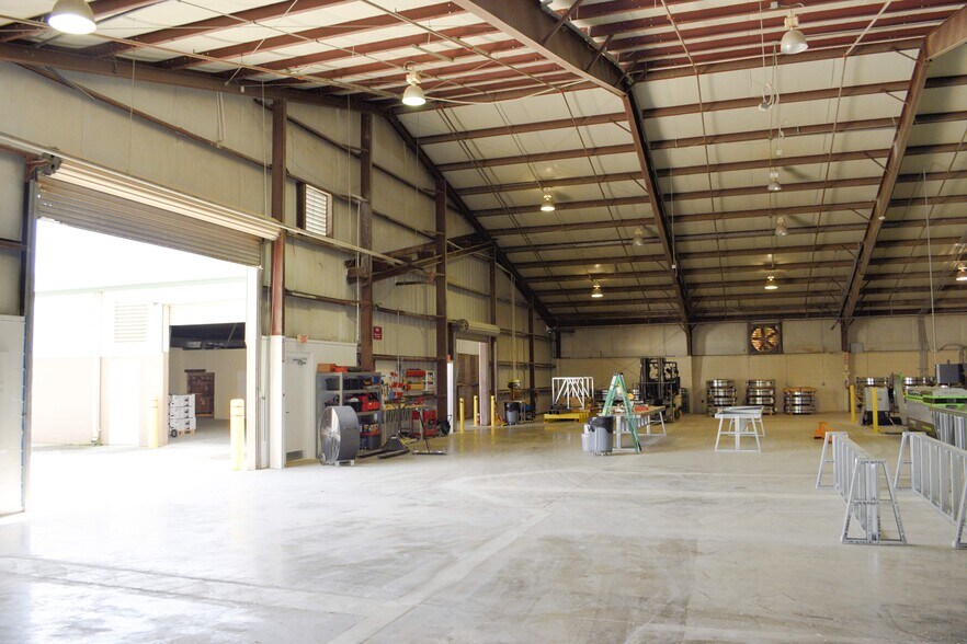 More Photos Of 1050 Central Park Dr, Sanford Warehouse For Sale