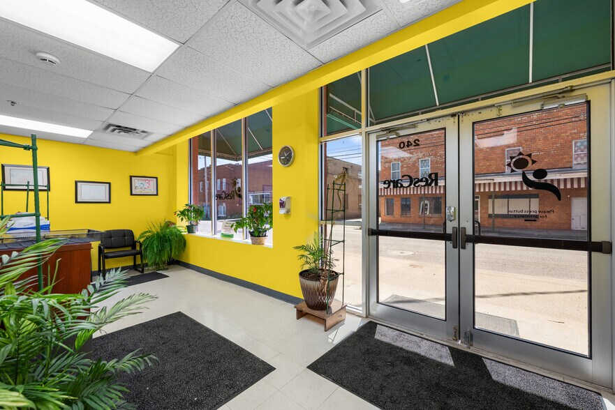 More Photos Of 240 3rd Ave, Gallipolis Flex For Sale
