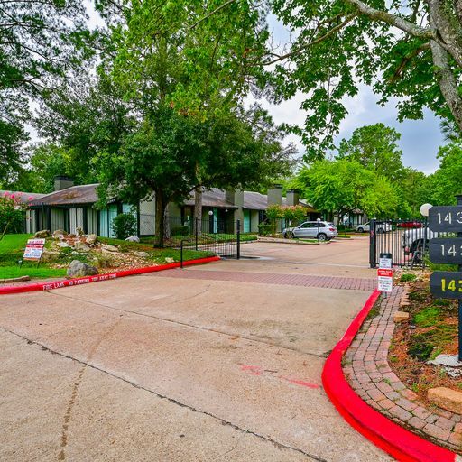 More Photos Of 14339 Torrey Chase Blvd, Houston Loft Creative Space For Lease