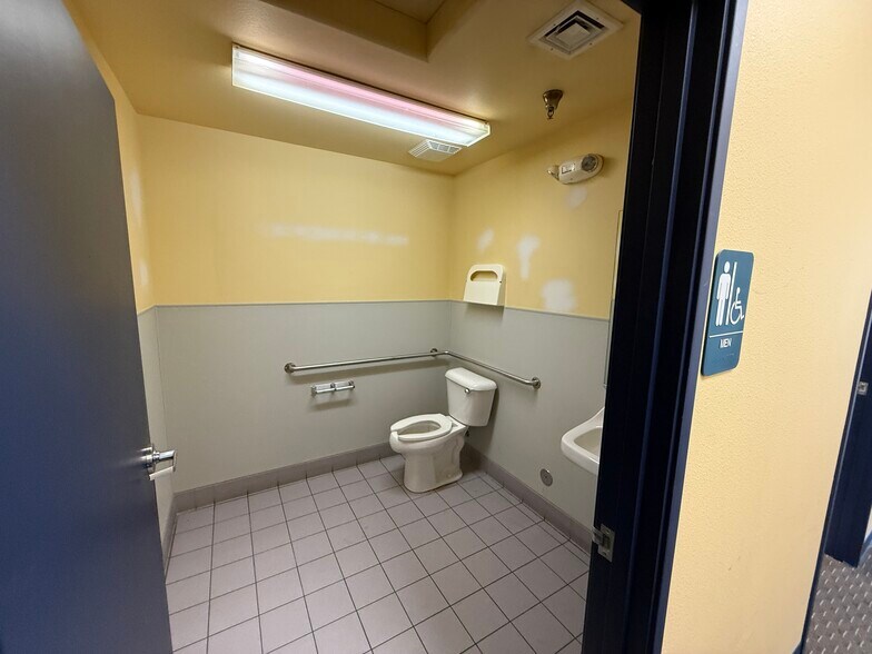 More Photos Of 9275 W Flamingo Rd, Las Vegas Freestanding For Lease