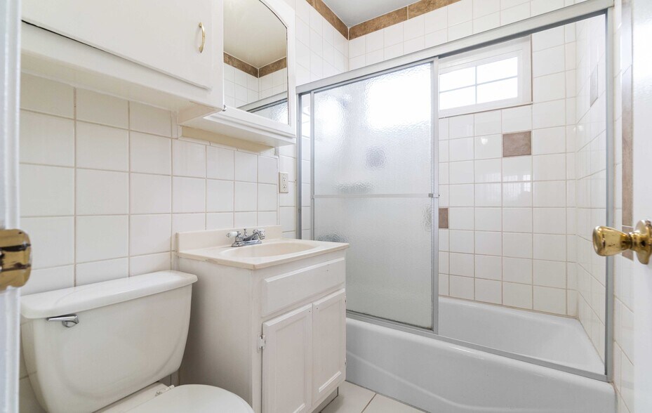 More Photos Of 11123 S Inglewood Ave, Inglewood Apartments For Sale