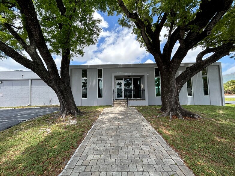 More Photos Of 701 NW 57th Pl, Fort Lauderdale Industrial For Sale