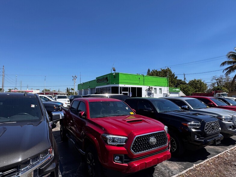 More Photos Of 19001 NW 2nd Ave, Miami Auto Dealership For Lease