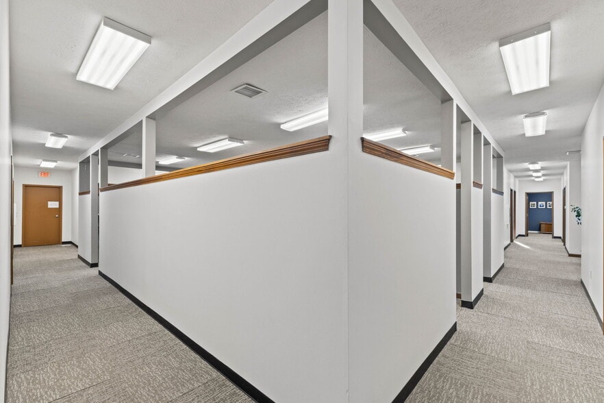 More Photos Of 1542 E Greyhound Pass, Carmel Medical For Lease