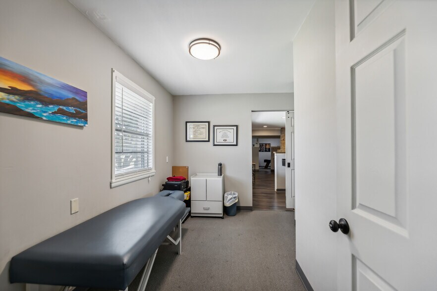 More Photos Of 930 W Main St, Jenks Medical For Sale