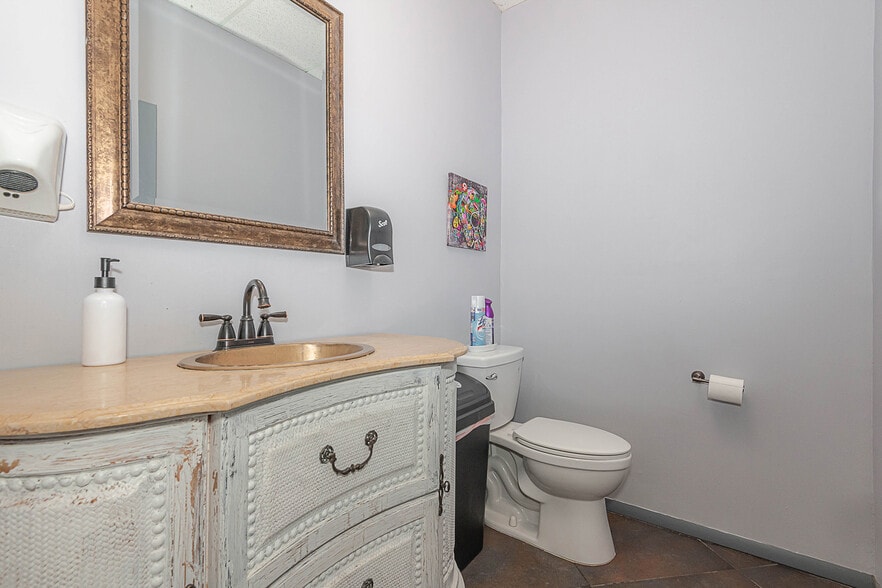 More Photos Of 3650 Coral Ridge Dr, Coral Springs Light Manufacturing For Sale