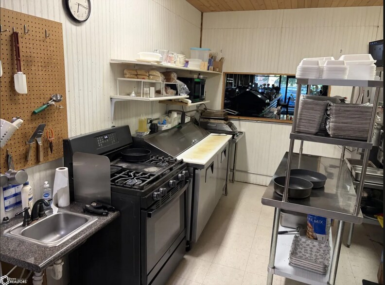 More Photos Of 104 N 16th St, Clarinda Hospitality For Sale