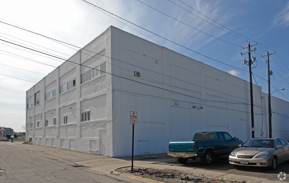 More Photos Of 301 Bridge St, Green Bay Manufacturing For Sale