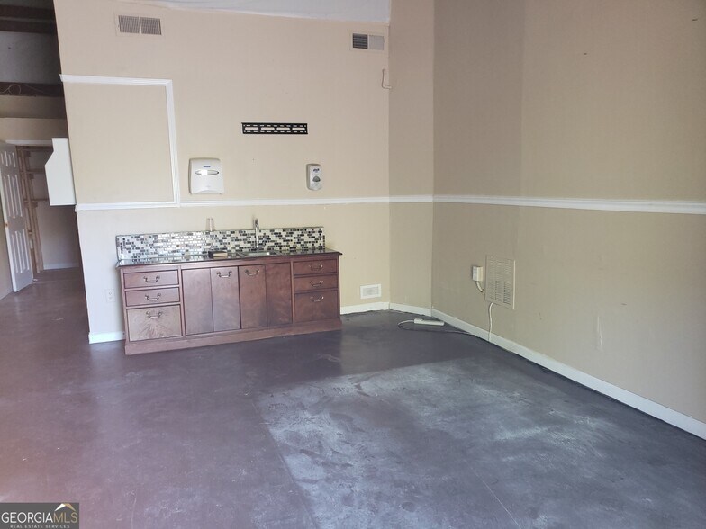 More Photos Of 455 Highway 138 W, Jonesboro Office Residential For Lease