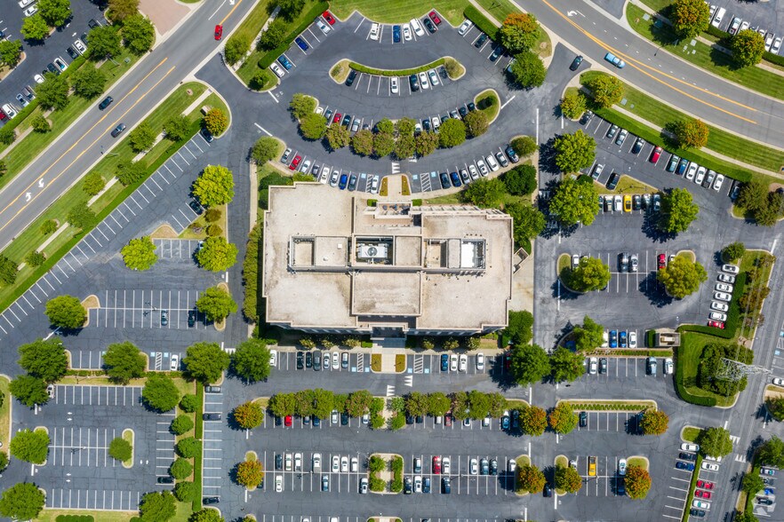 More Photos Of 13925 Ballantyne Corporate Pl, Charlotte Office For Lease