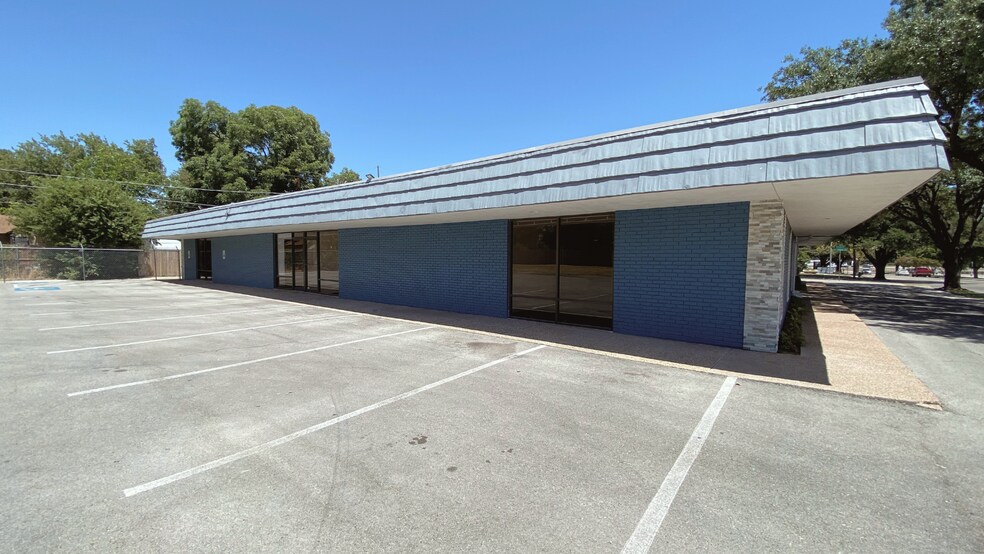 More Photos Of 415 E Bolt St, Fort Worth Office For Lease