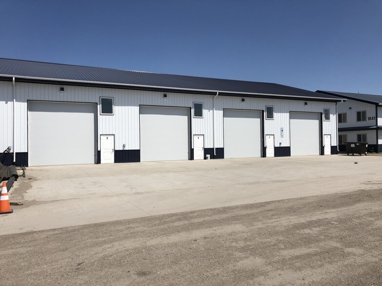 More Photos Of 1809 43rd St N, Fargo Warehouse For Lease