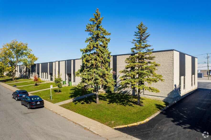 More Photos Of 703-729 Av Meloche, Dorval Warehouse For Lease