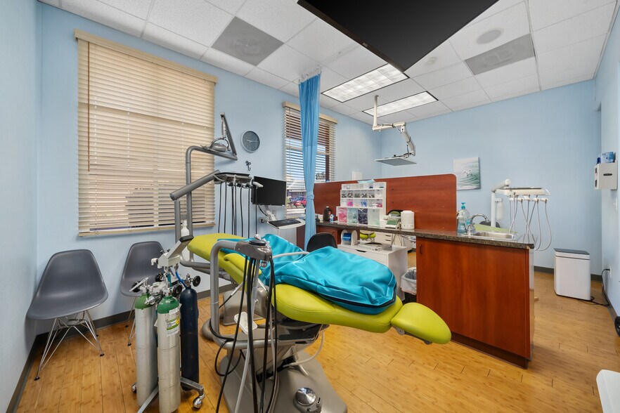 More Photos Of 106 Gateway Center Dr, Paso Robles Office For Lease