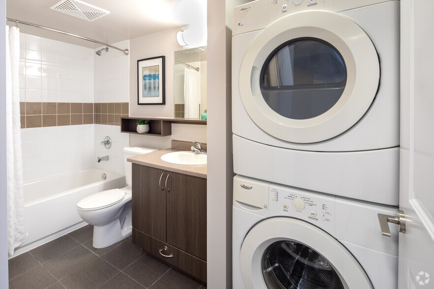More Photos Of 570 Bay St, Toronto Apartments For Lease